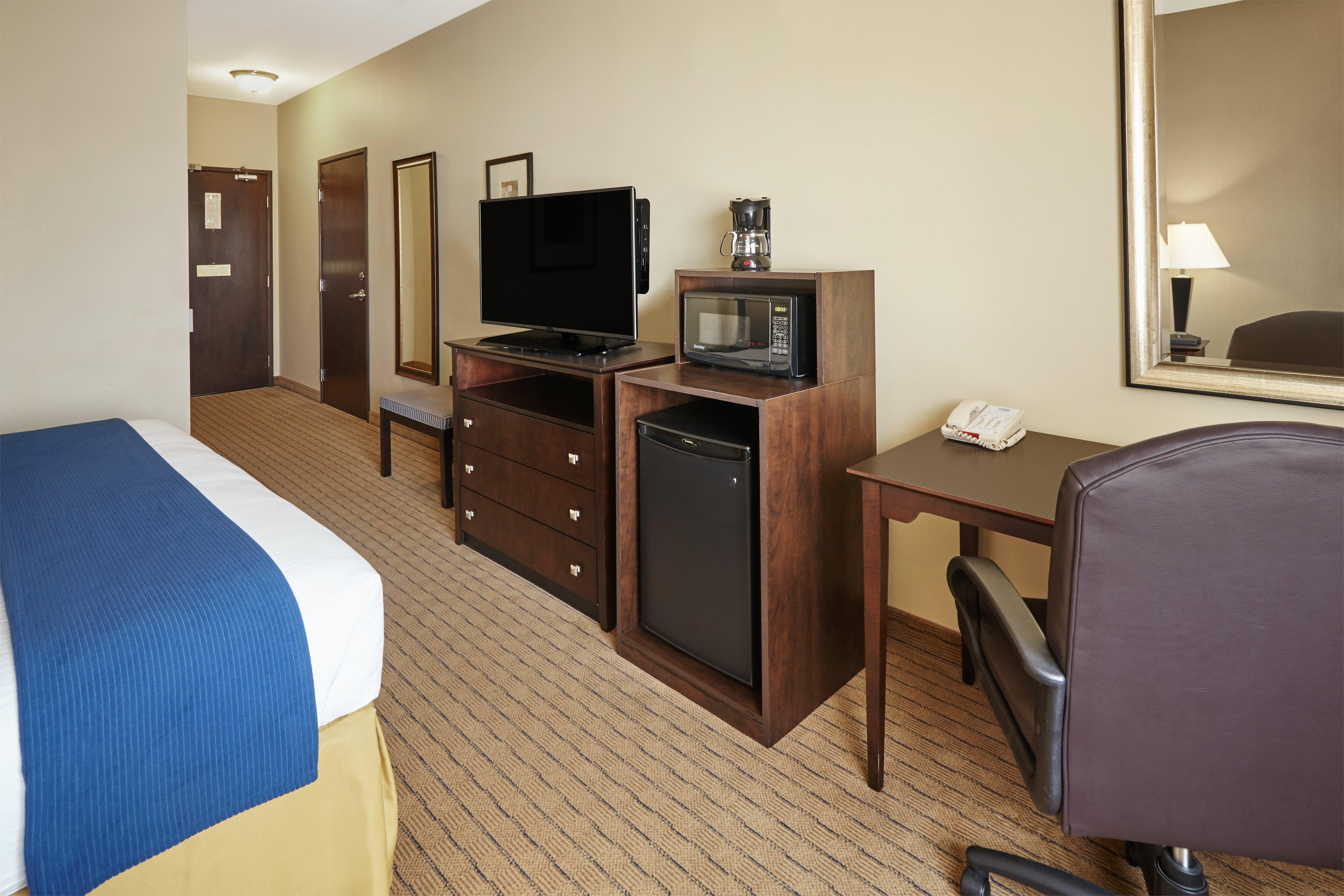 Holiday Inn Express & Suites Madison-Verona By Ihg Екстериор снимка