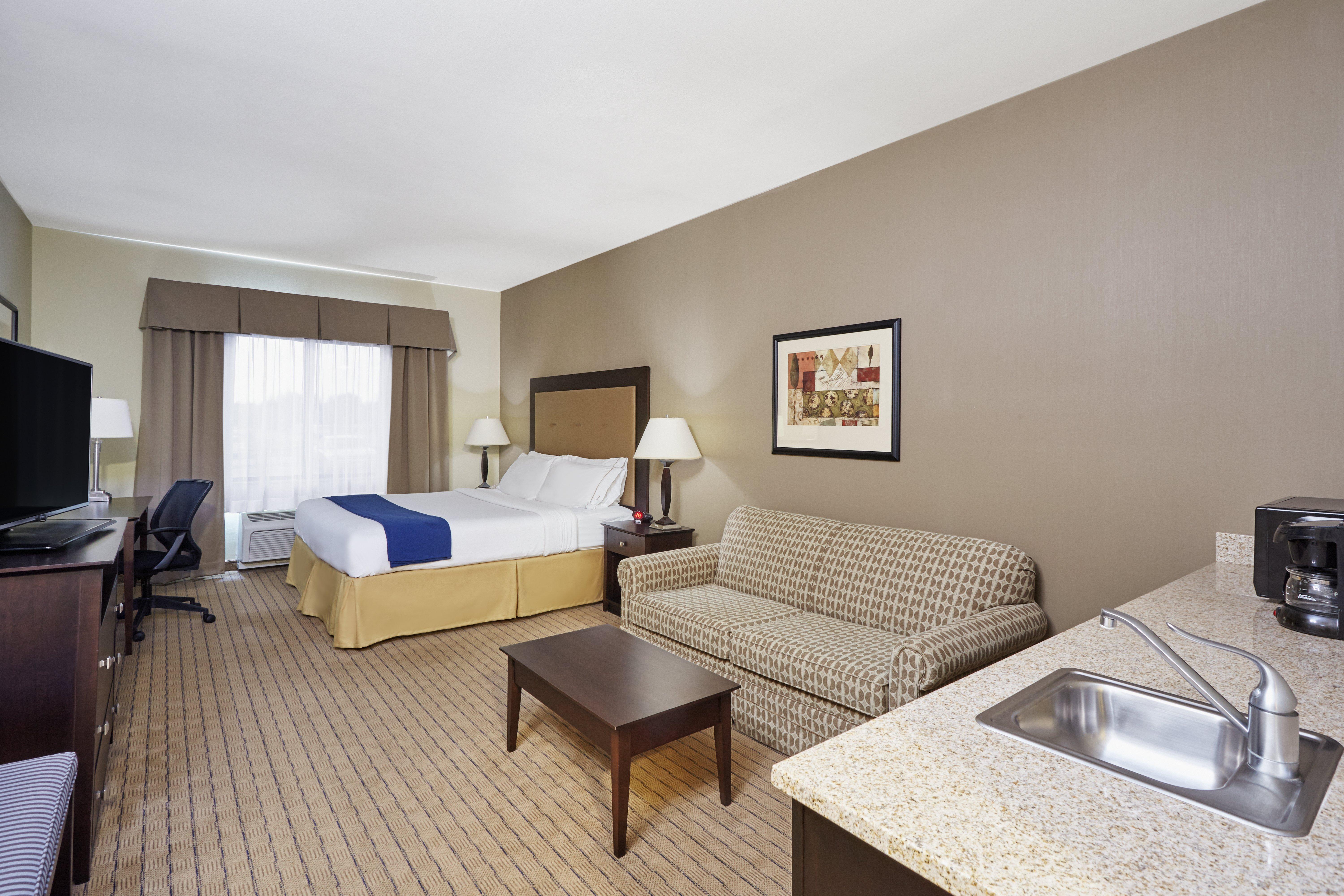 Holiday Inn Express & Suites Madison-Verona By Ihg Екстериор снимка