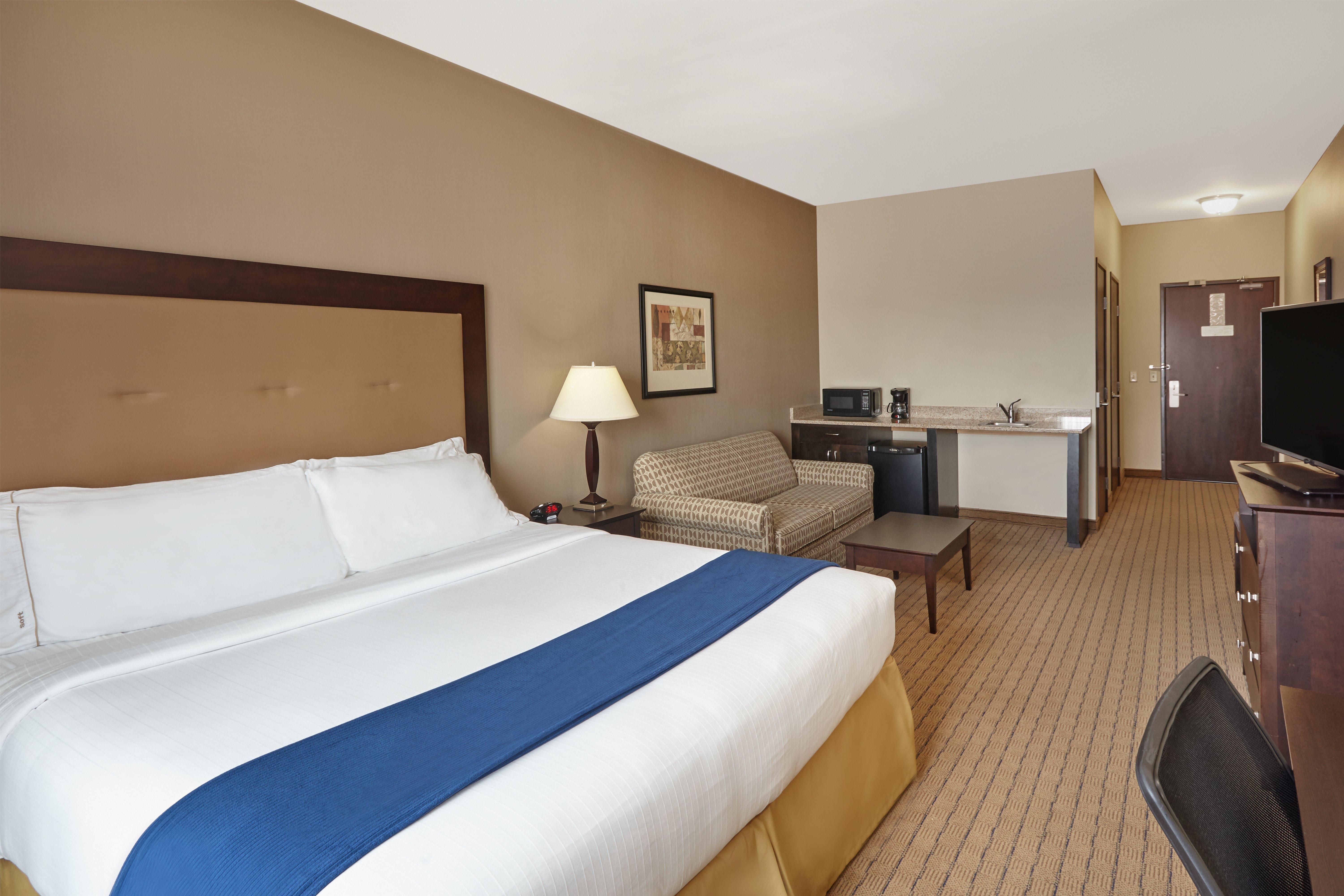 Holiday Inn Express & Suites Madison-Verona By Ihg Екстериор снимка