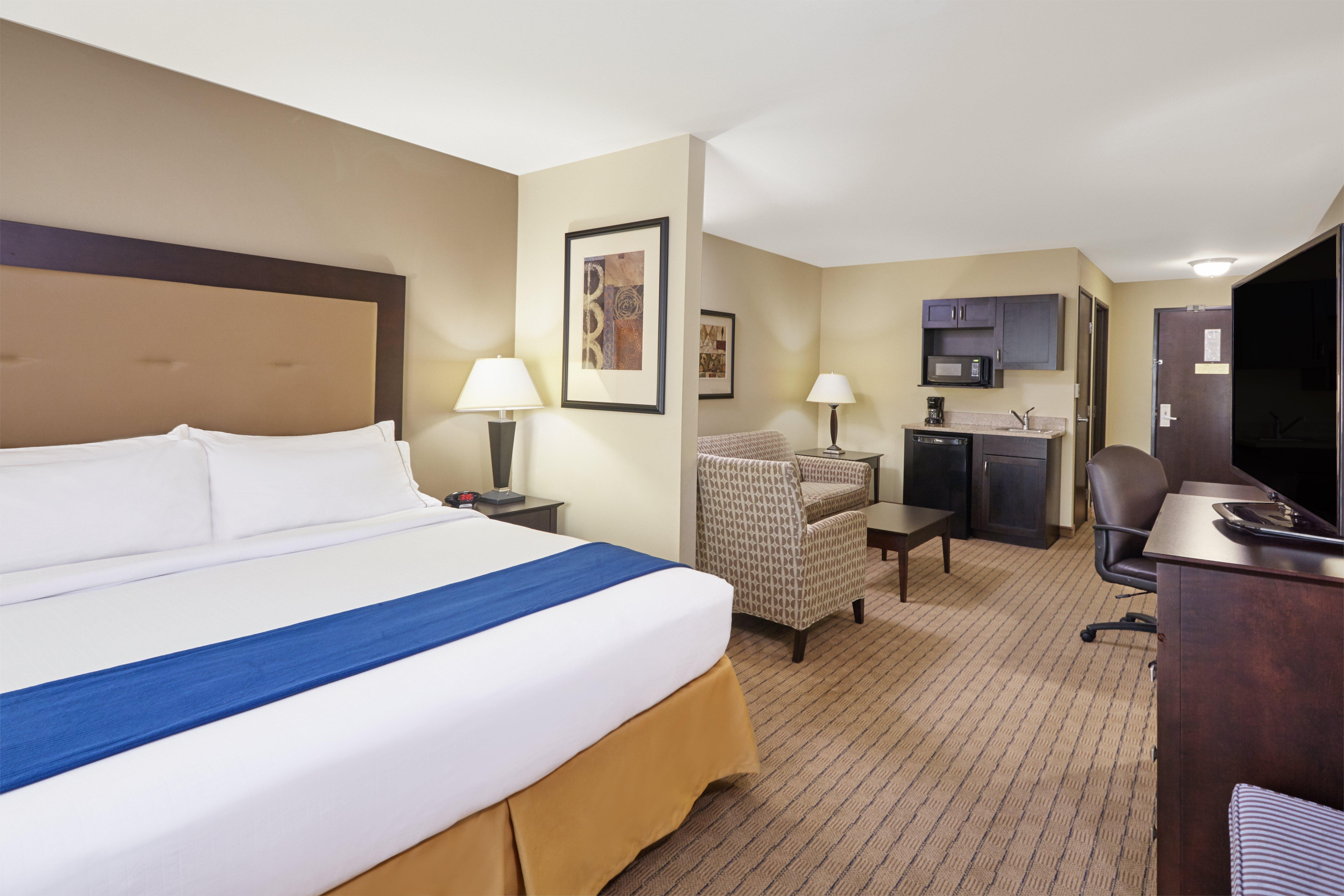 Holiday Inn Express & Suites Madison-Verona By Ihg Екстериор снимка