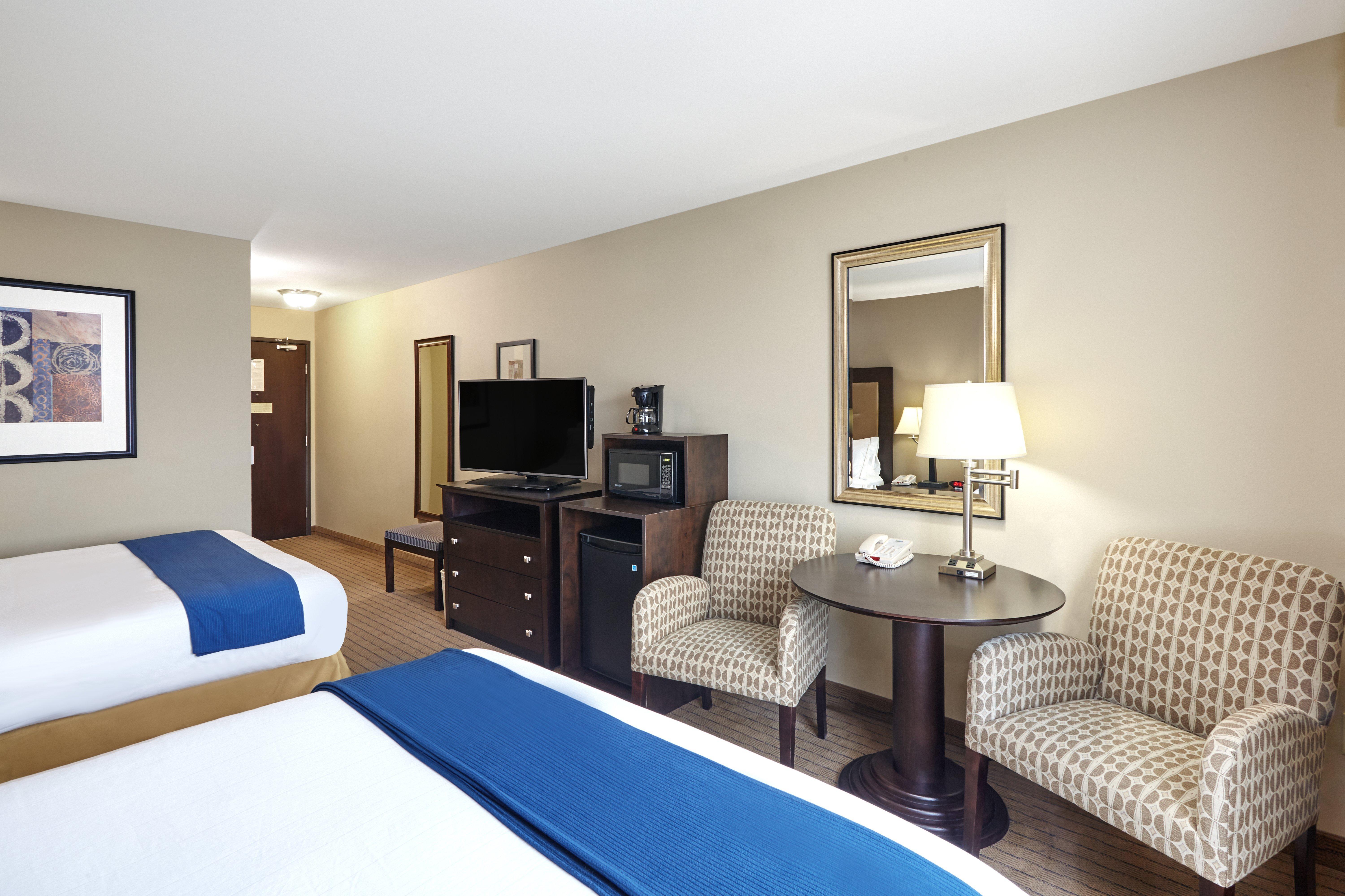Holiday Inn Express & Suites Madison-Verona By Ihg Екстериор снимка