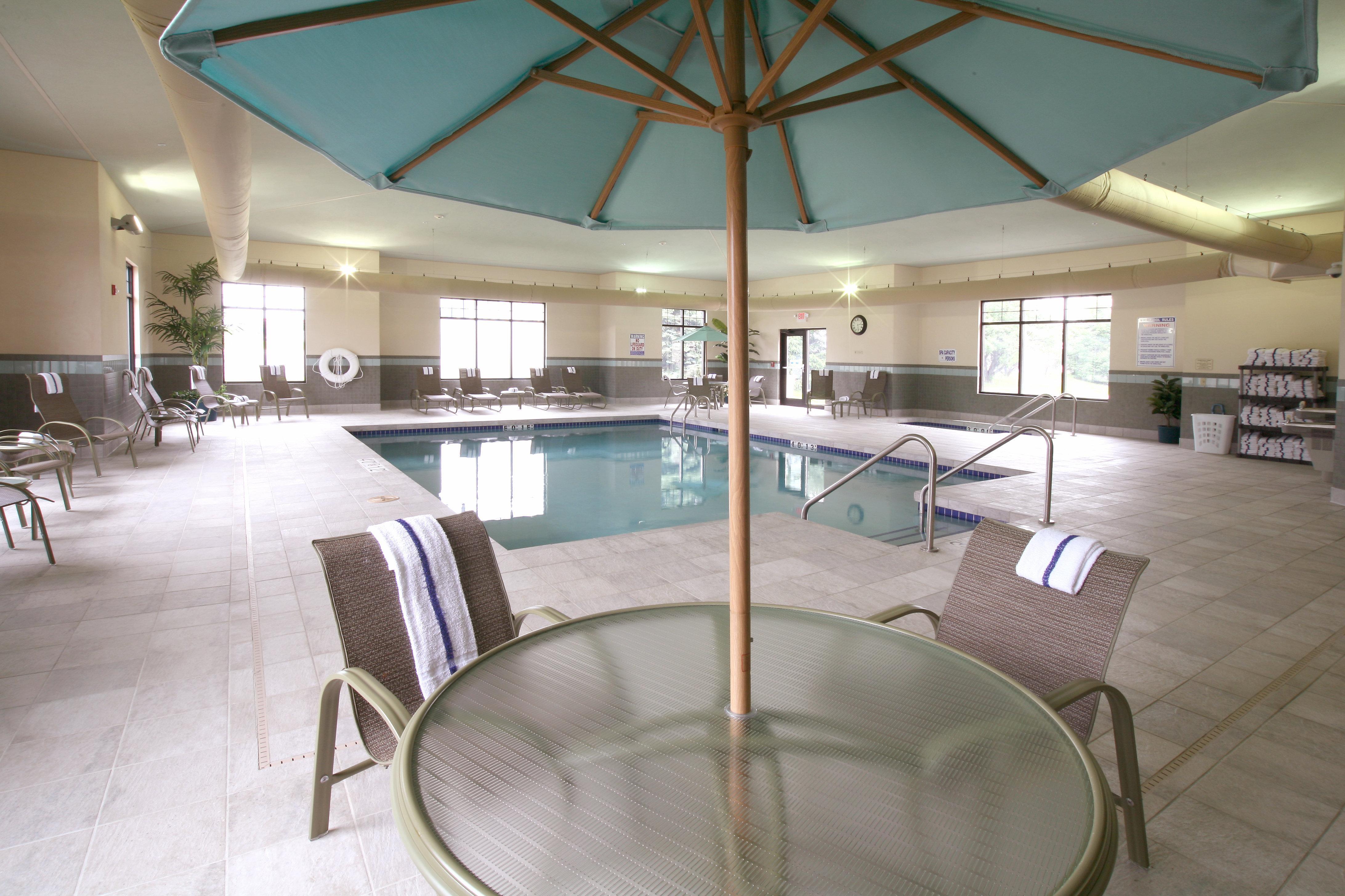 Holiday Inn Express & Suites Madison-Verona By Ihg Екстериор снимка
