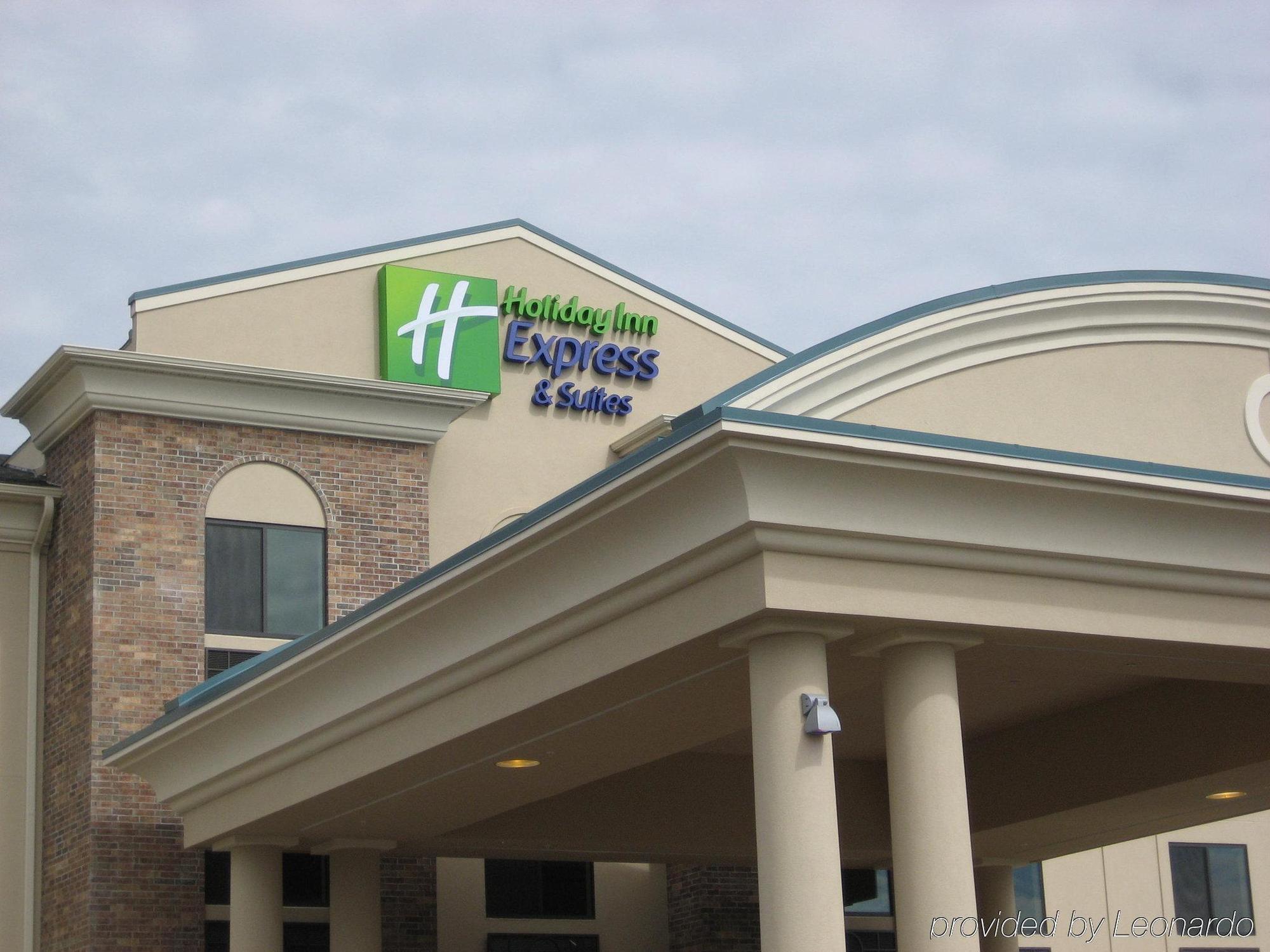 Holiday Inn Express & Suites Madison-Verona By Ihg Екстериор снимка