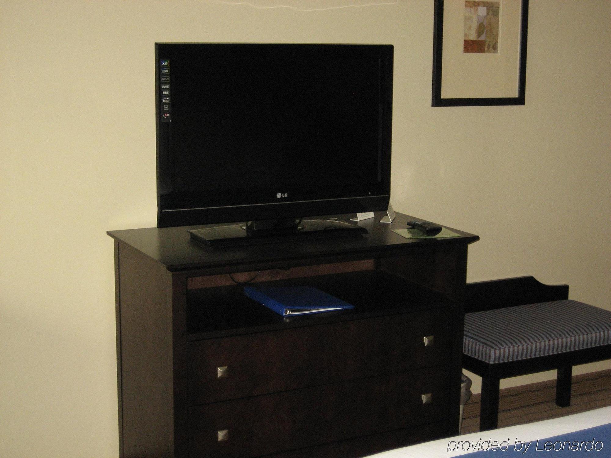 Holiday Inn Express & Suites Madison-Verona By Ihg Екстериор снимка