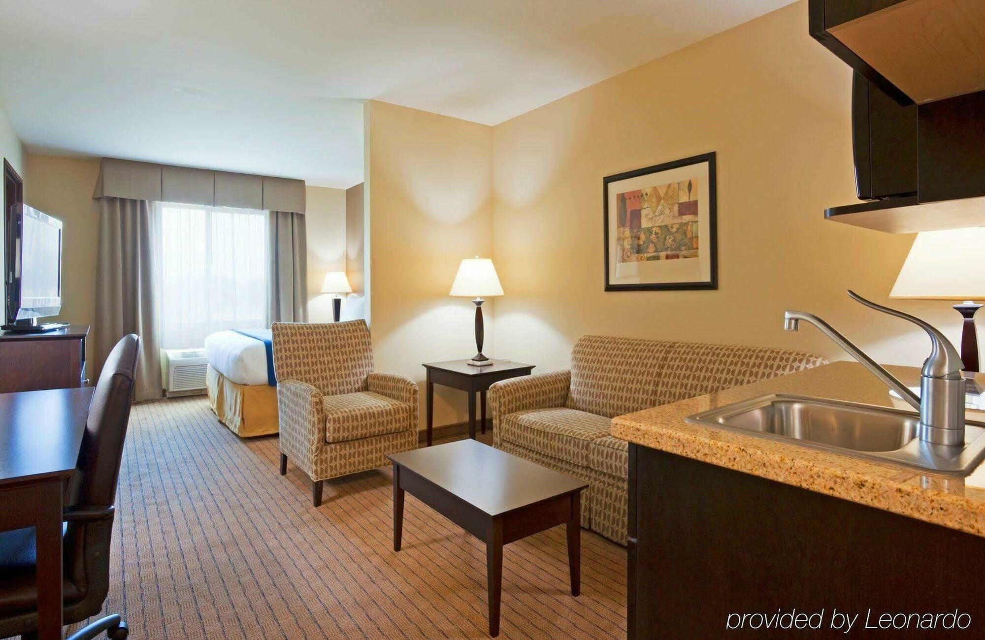 Holiday Inn Express & Suites Madison-Verona By Ihg Екстериор снимка